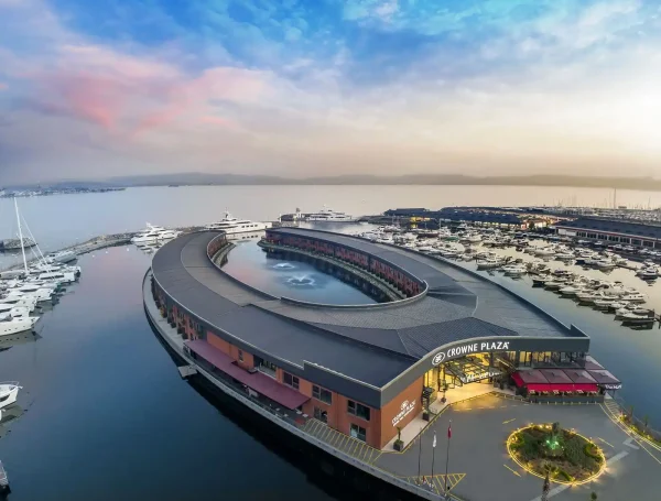 Crowne Plaza Istanbul Tuzla Viaport Marina